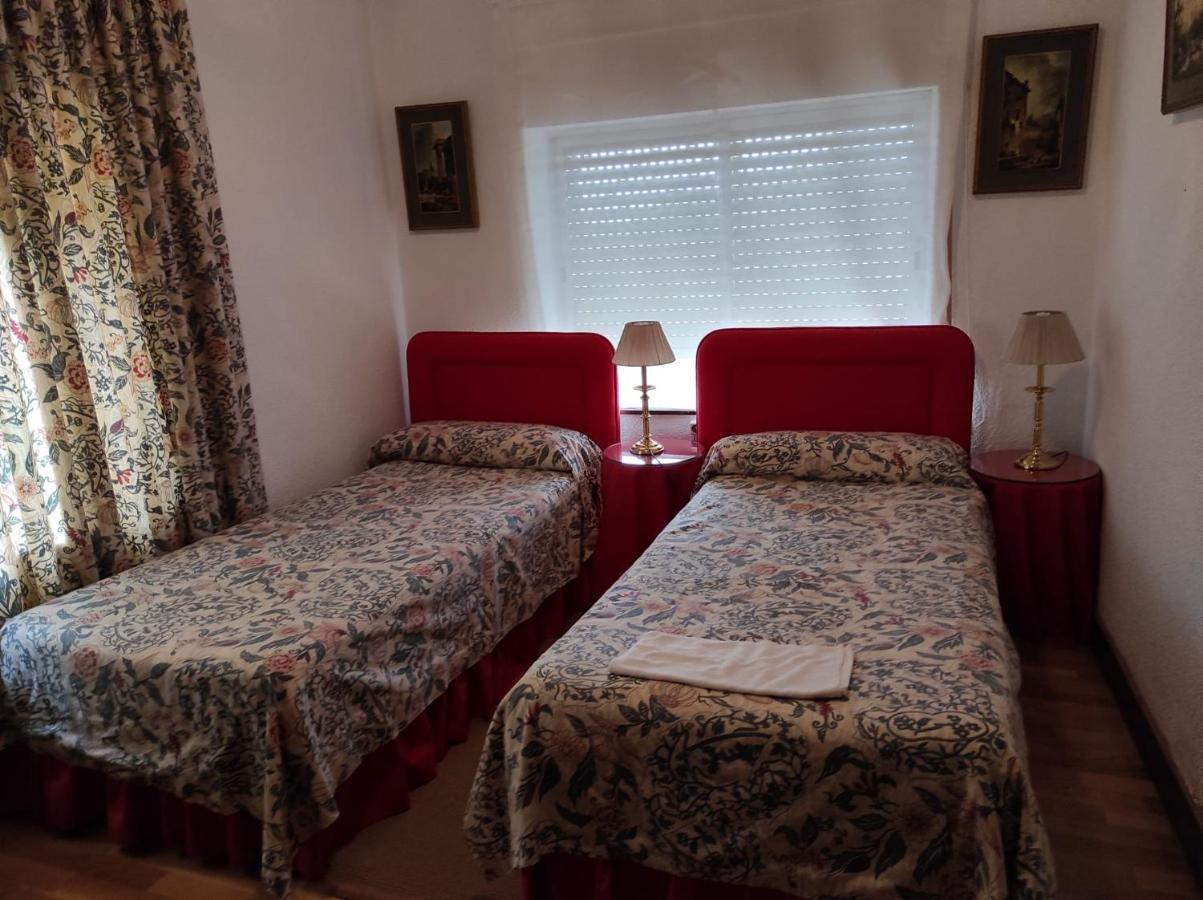 El Uncar Villa Castrejon de la Pena Luaran gambar