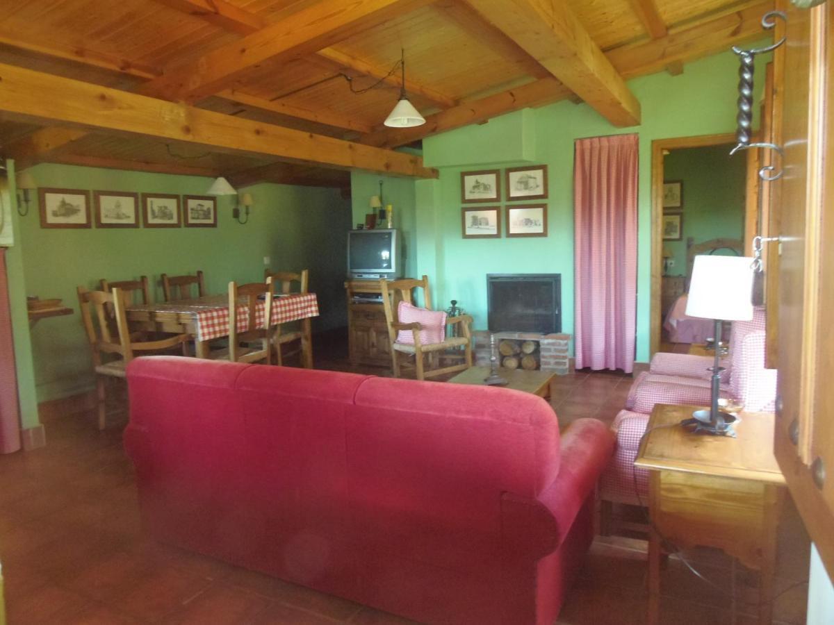 El Uncar Villa Castrejon de la Pena Luaran gambar
